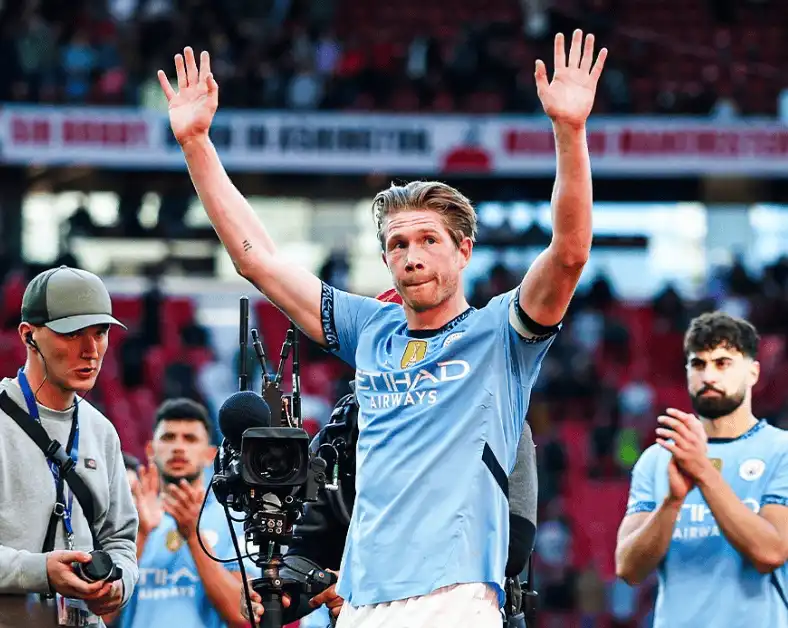 九游登录入口-德布劳内迎来五赛季出色发挥，TL观众热烈欢呼！赛场气氛高涨(德布劳内还能上场吗)