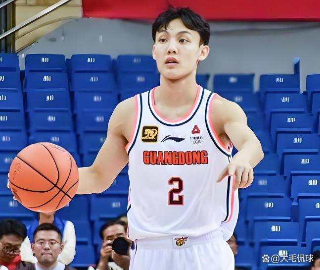 九游娱乐APP-太狠了！风云突变广州队集结日豪取连胜里昂窗口期官宣签约，赛后曼联完成体检——国王杯节点到来的简单介绍